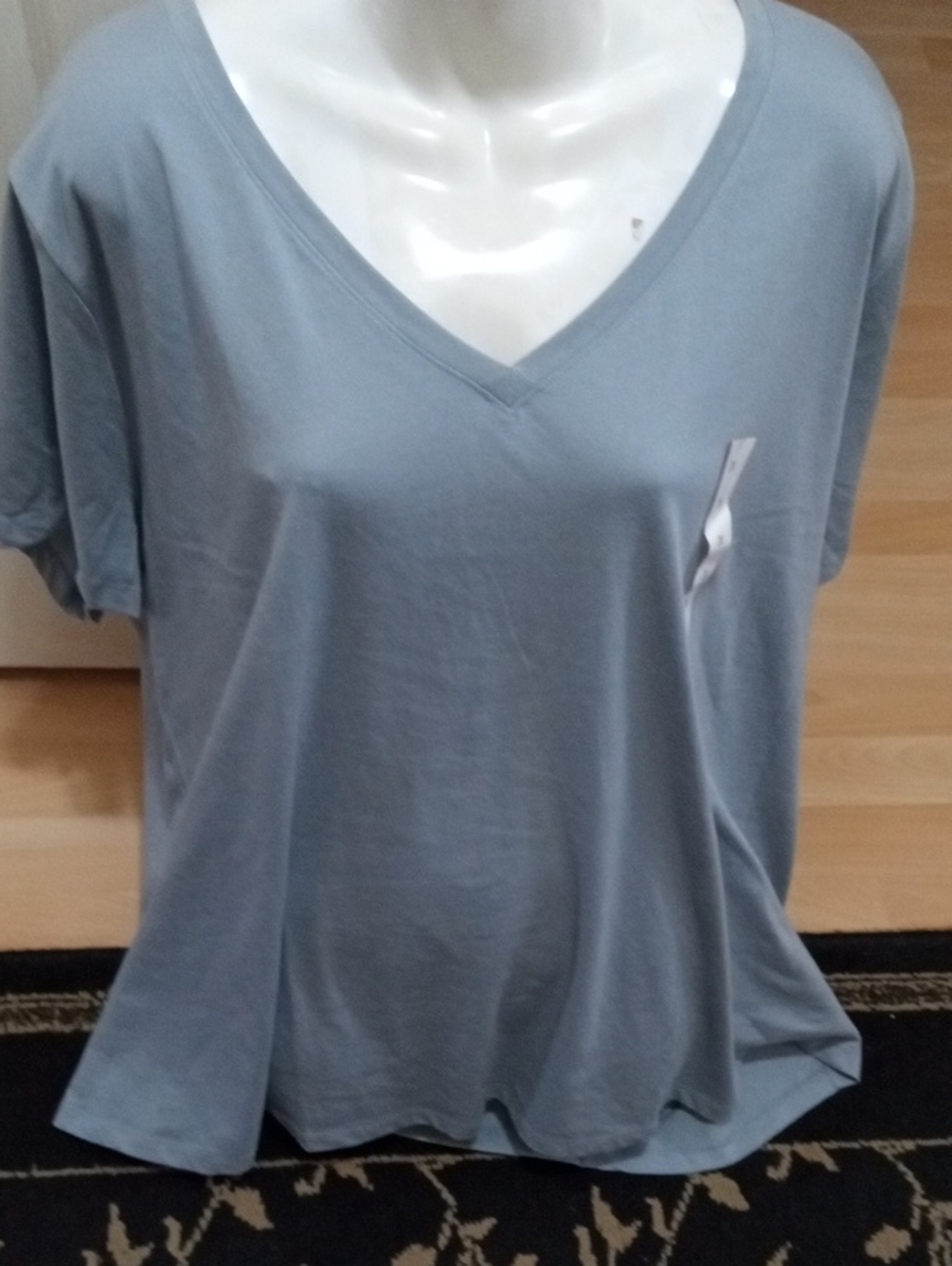 $6>>V-Neck Short Sleeve Tee in Dusty Blue - Women